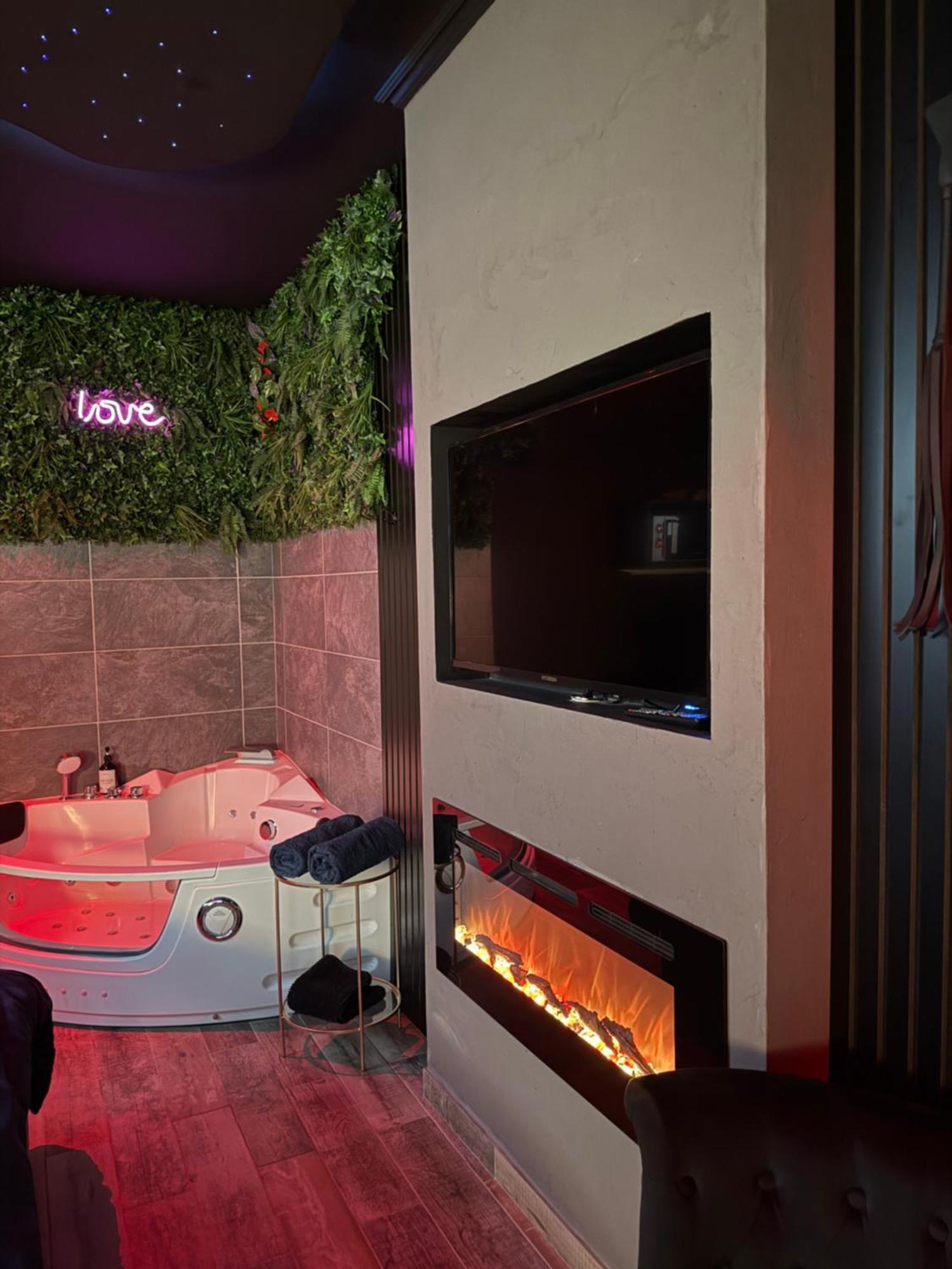 Loveroomxspa Bourg-Saint-Christophe Eksteriør billede